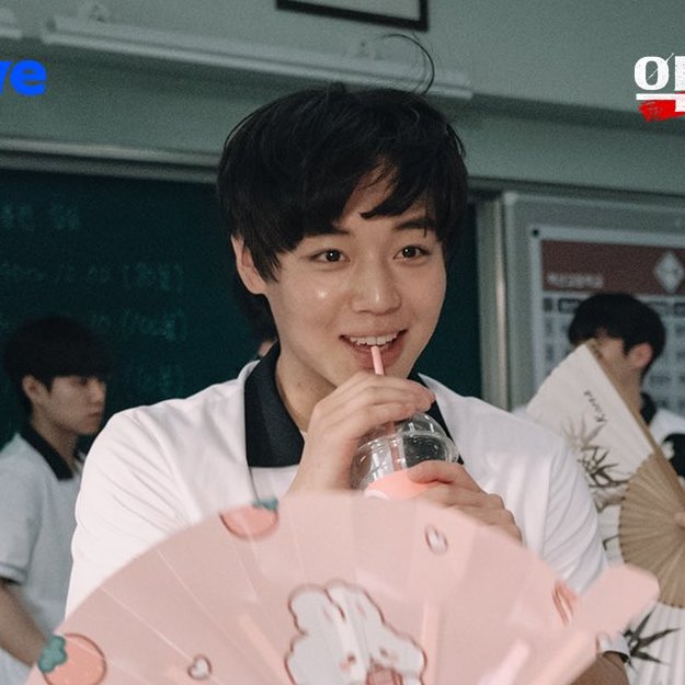 [잡담] 박지훈 부채랑 똑같이 생겼다 | 인스티즈