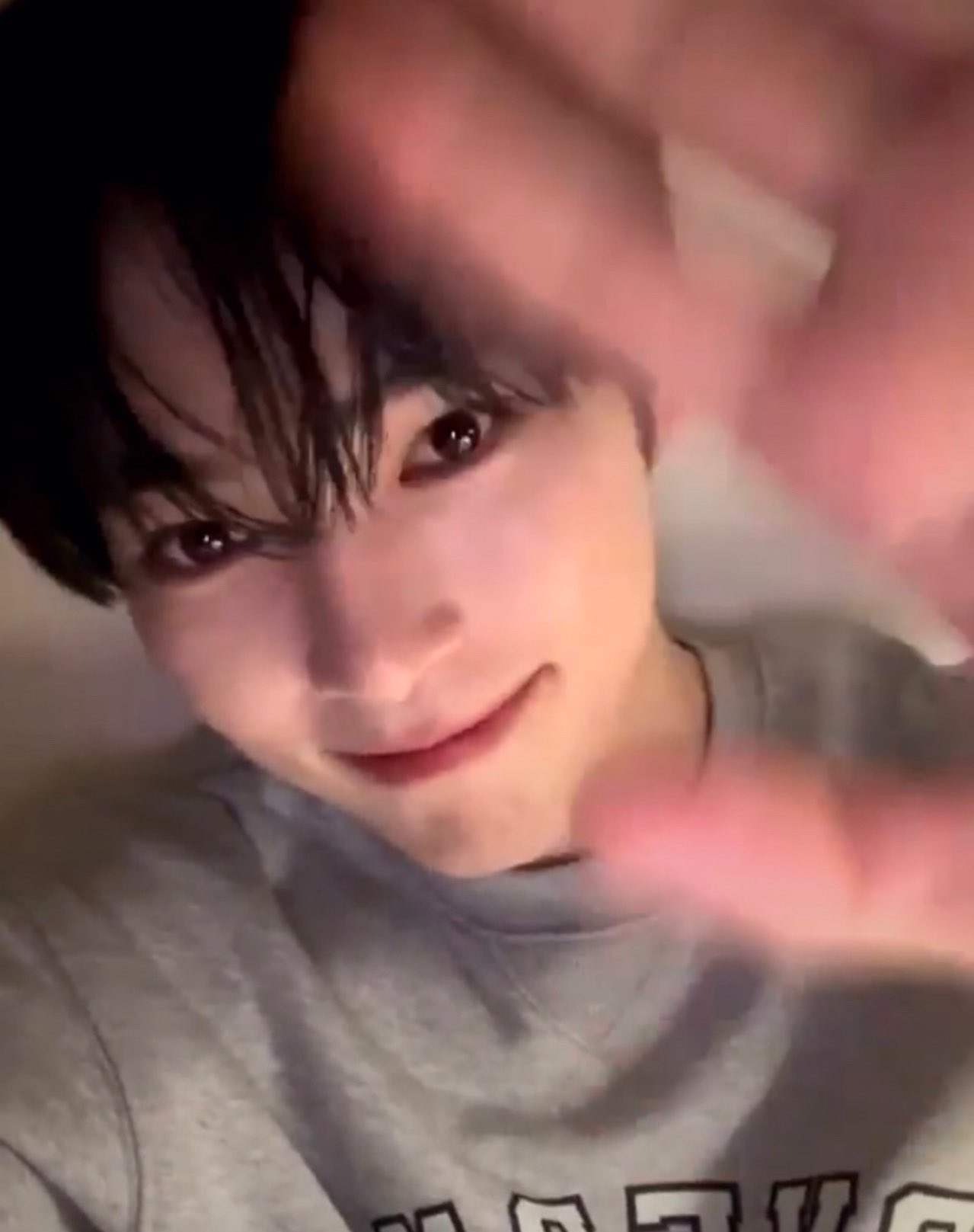 [잡담] 성한빈 눈 어떻게 이렇게 반짝반짝하지 | 인스티즈