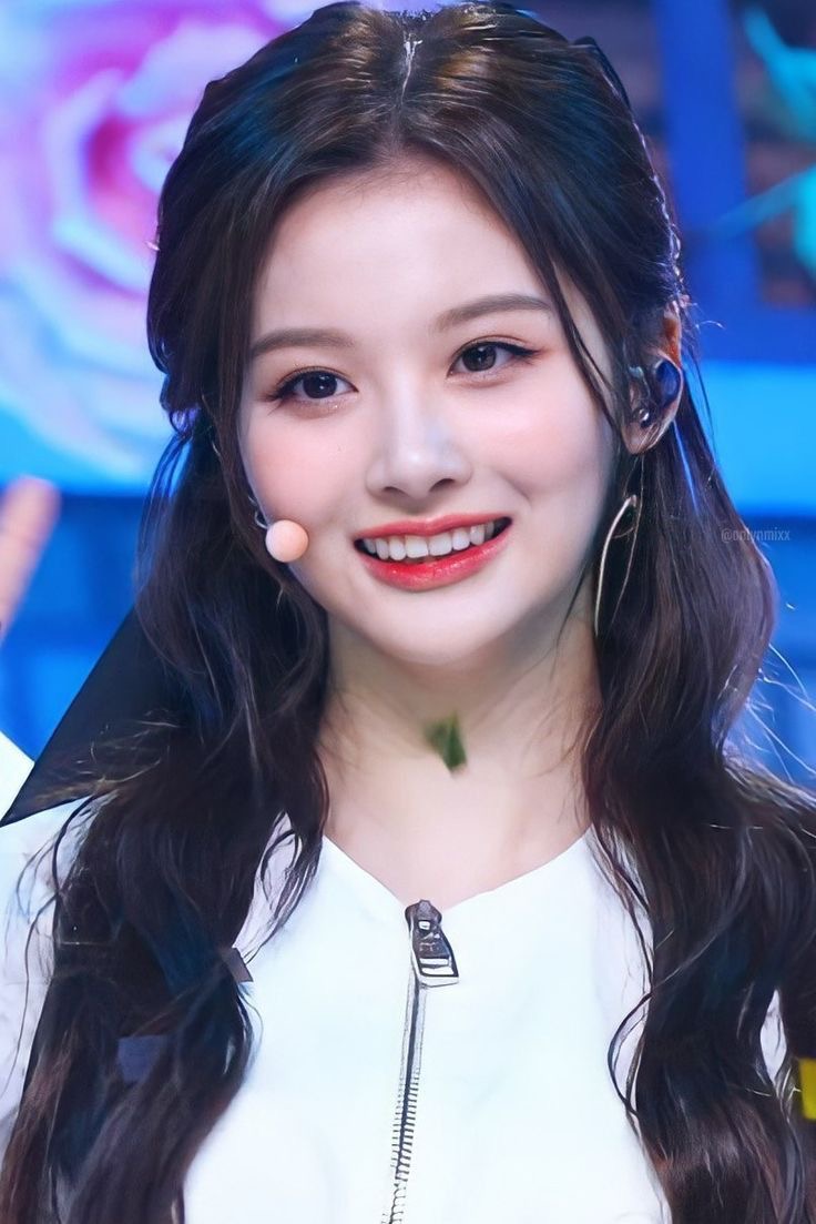 [잡담] 제왑은 대체 전생에 무슨 복을 쌓았길래 수지 설윤같은 비주얼 노래 춤 다 되는 애들을 데리고 온 거임? | 인스티즈