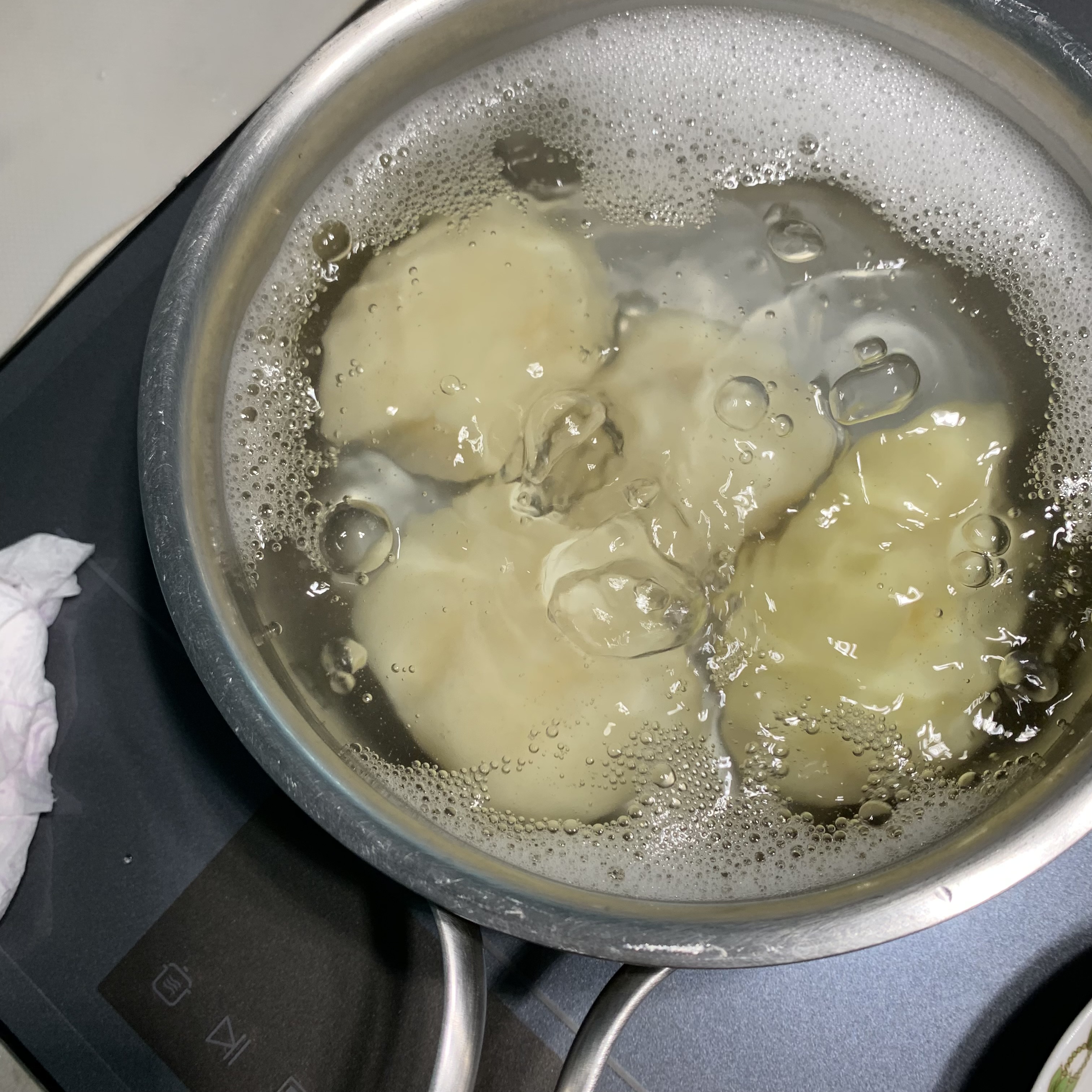 [잡담] 감자 끓여먹을때 냄비 물에 소금 뿌려? | 인스티즈