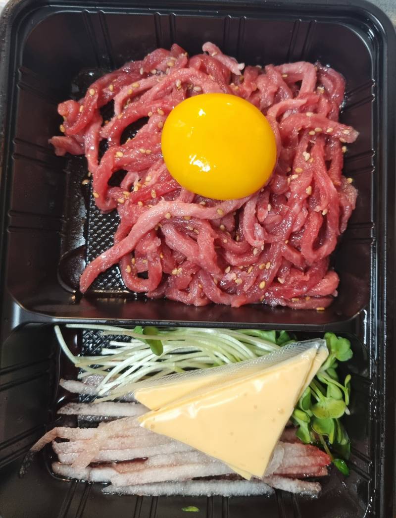 [잡담] 육회에 치즈는 왜 있는거야?? | 인스티즈