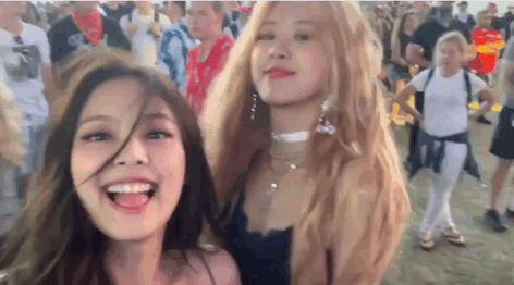 [잡담] 로제제니 비주얼합이 ㄹㅇ 골든리트리버, 까만고양이 그자체임 | 인스티즈