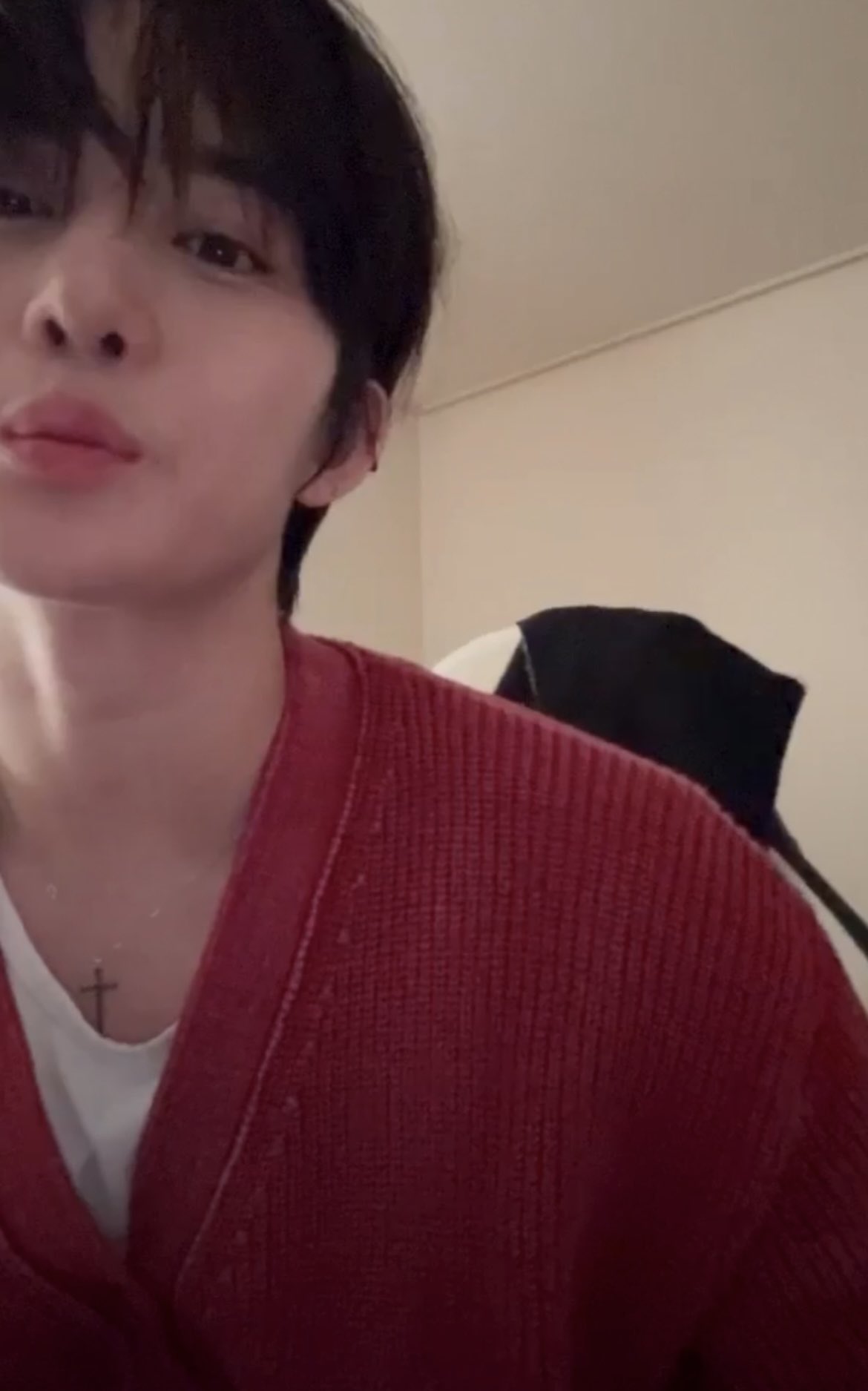 [잡담] 머리 자르고 나타난 배진영 봐줘... | 인스티즈