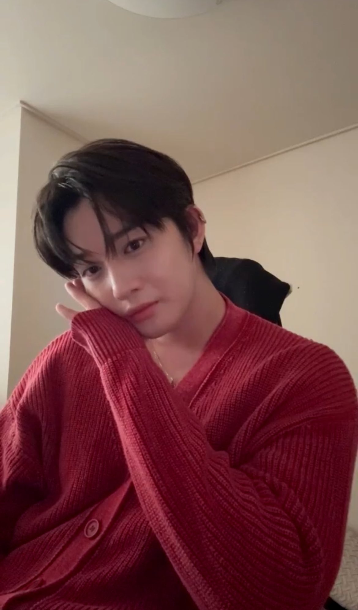 [잡담] 머리 자르고 나타난 배진영 봐줘... | 인스티즈