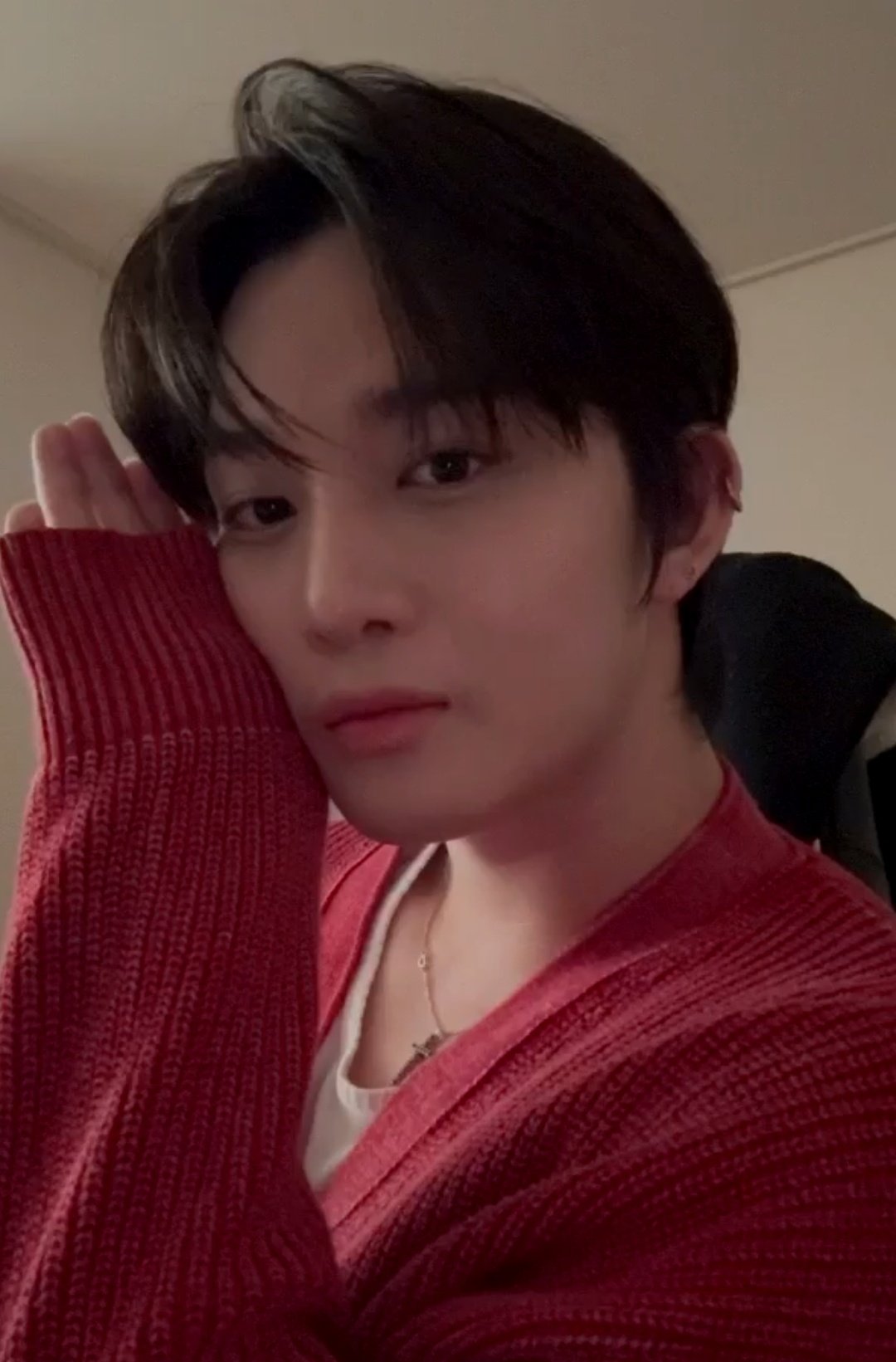 [잡담] 머리 자르고 나타난 배진영 봐줘... | 인스티즈