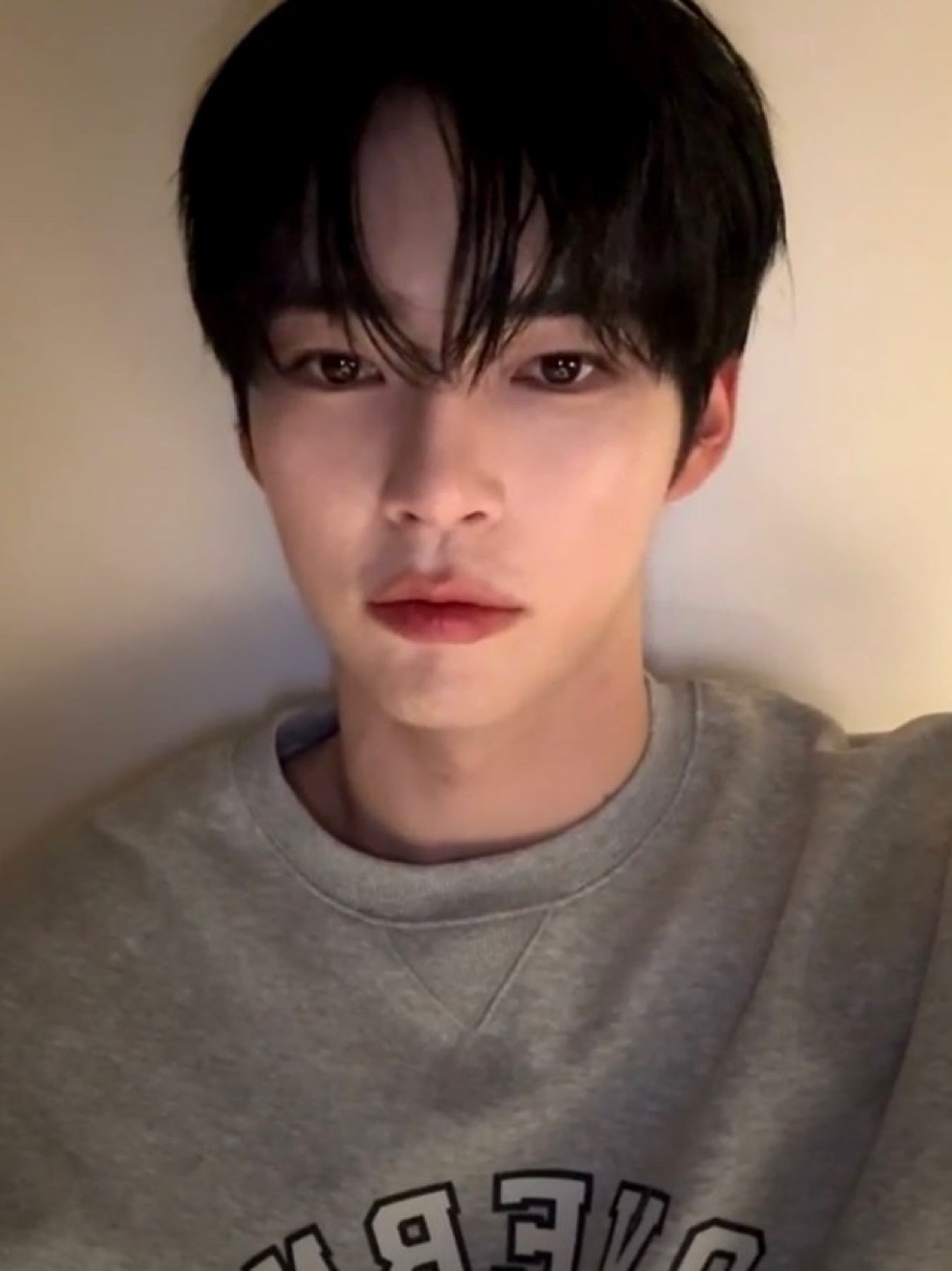 [잡담] 성한빈 라방 이제보는데 얼굴진짜 | 인스티즈