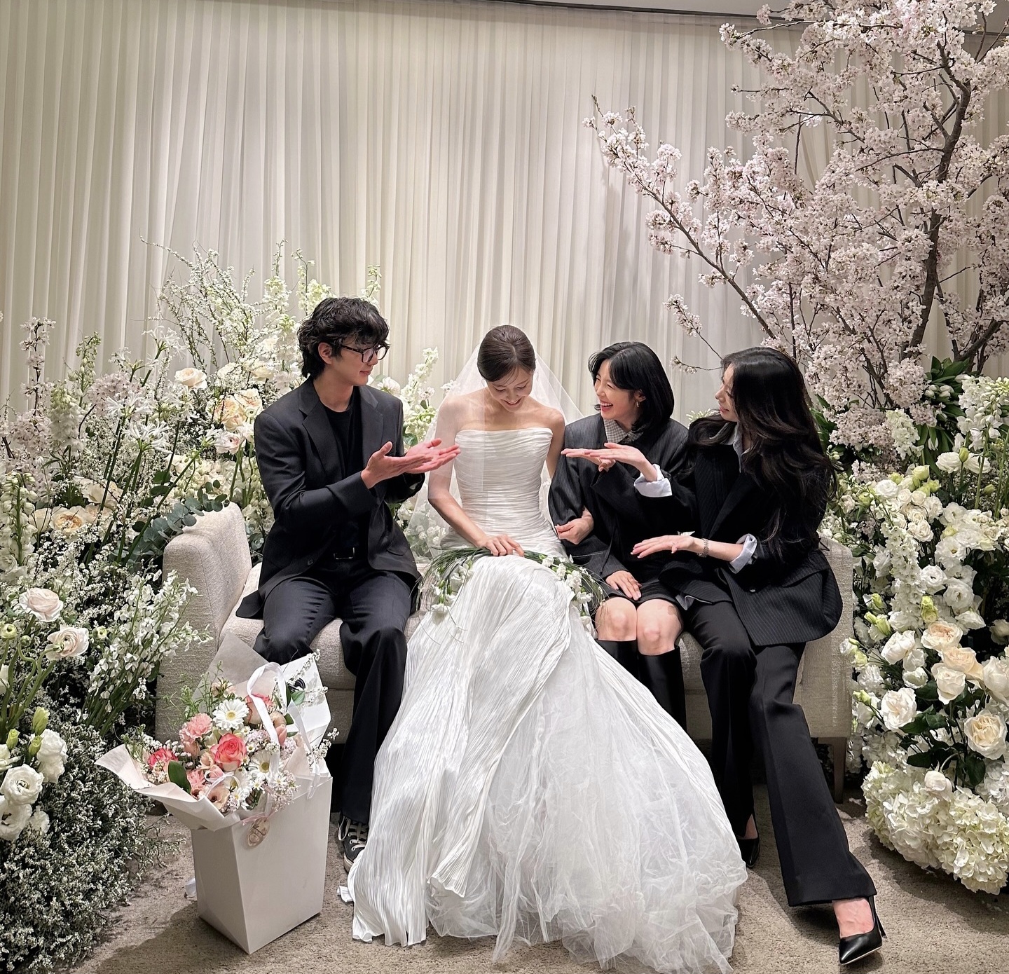 [잡담] 티아라 지연이 공개한 효민의 결혼식 사진 | 인스티즈