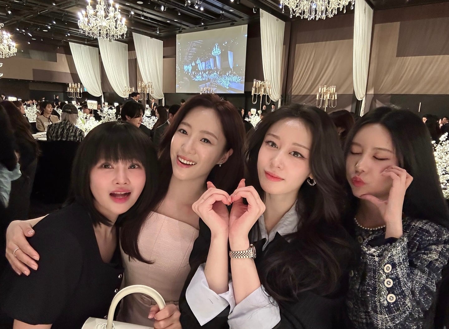 [잡담] 효민 결혼식에서 오랜만에 모습을 드러낸 티아라 전 멤버 보람 | 인스티즈