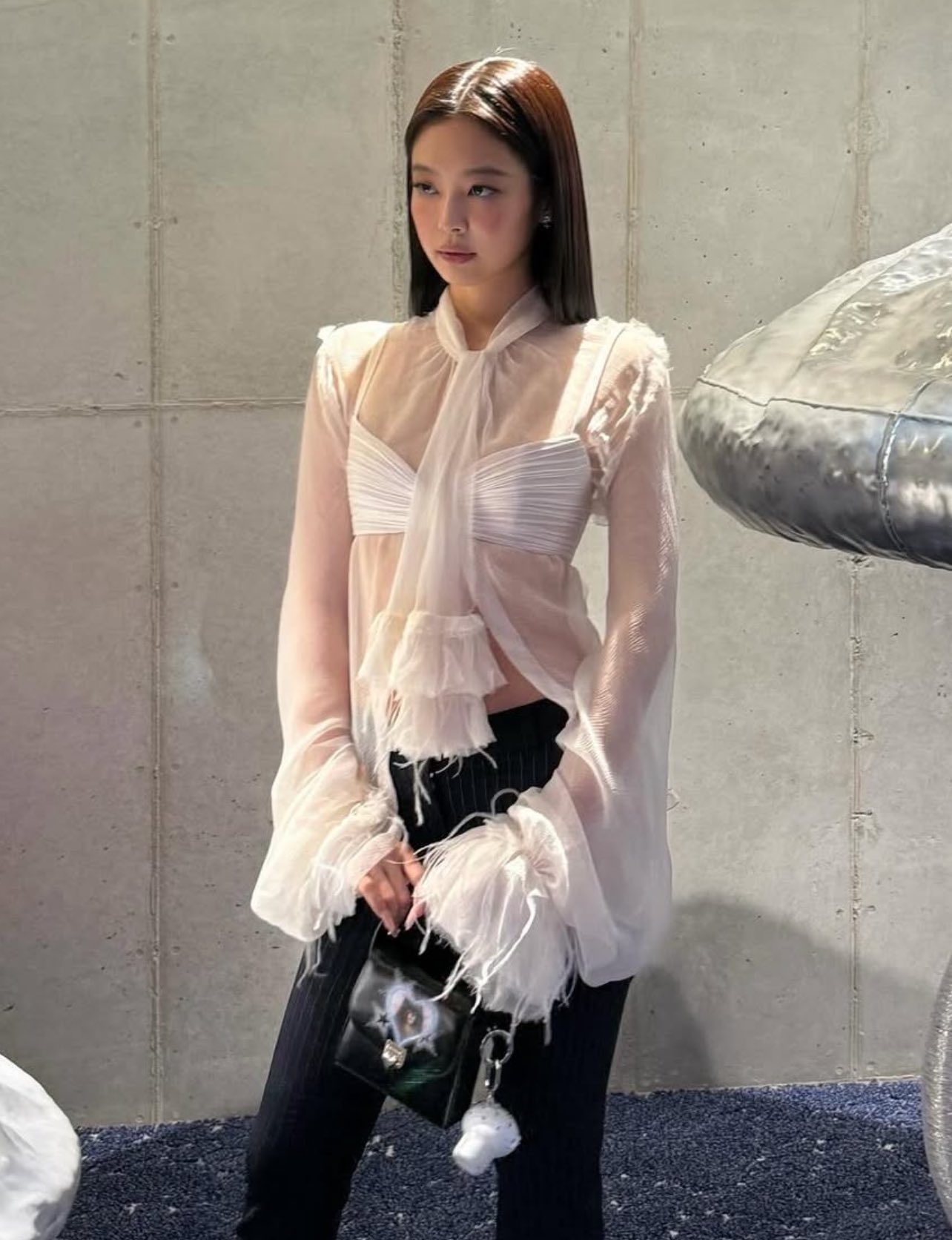 [잡담] 제니 요즘 장폴고티에 옷 자주 입네 | 인스티즈