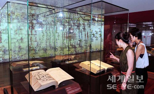 [정보/소식] 느좋이 뭔지 보여주는 새롭게 상설된 국중박 외규장각 의궤실 | 인스티즈