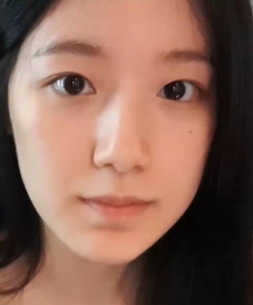 [잡담] 아는 사람 슈화 닮아보이는데 왜 그런걸까? | 인스티즈