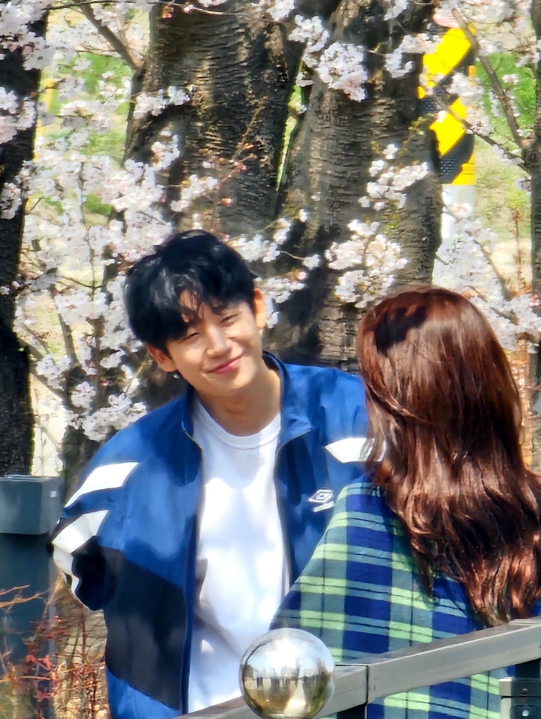 [잡담] 정해인 어제 목격짤 또 올라왔는데 왜 그렇게 웃어 진짜;(ㅅㅍ | 인스티즈