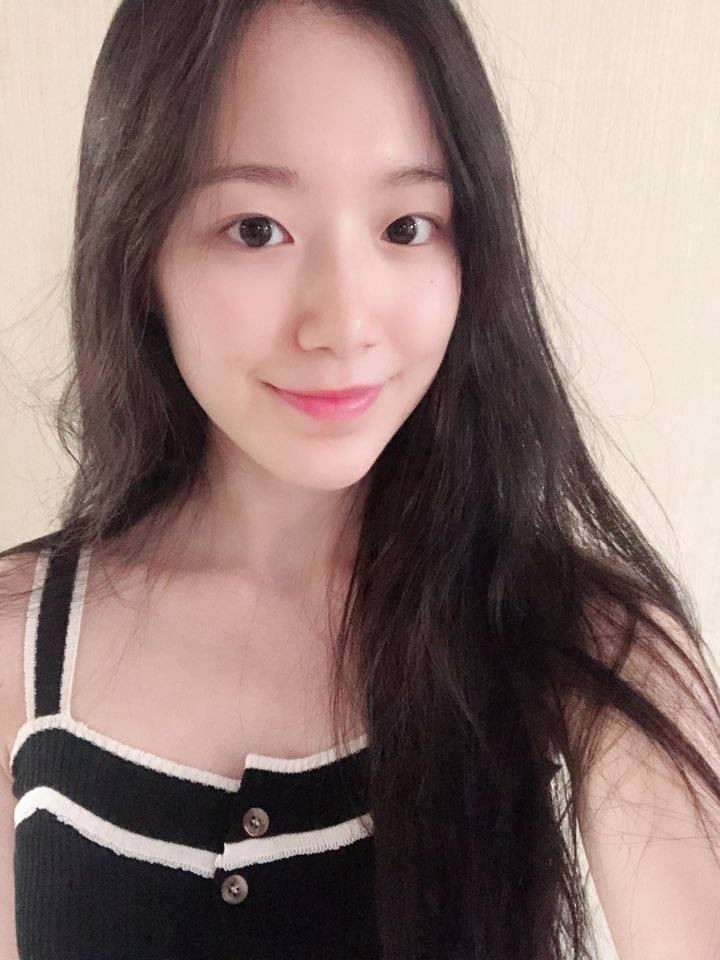 [잡담] 아는 사람 슈화 닮아보이는데 왜 그런걸까? | 인스티즈
