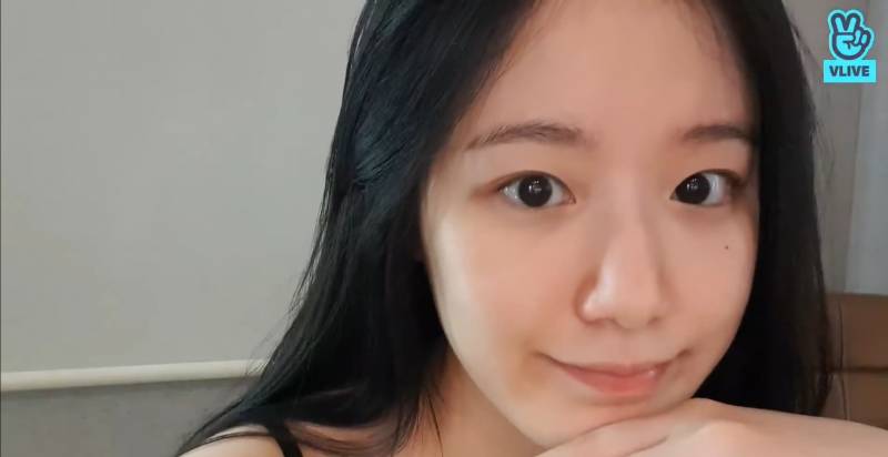 [잡담] 아는 사람 슈화 닮아보이는데 왜 그런걸까? | 인스티즈