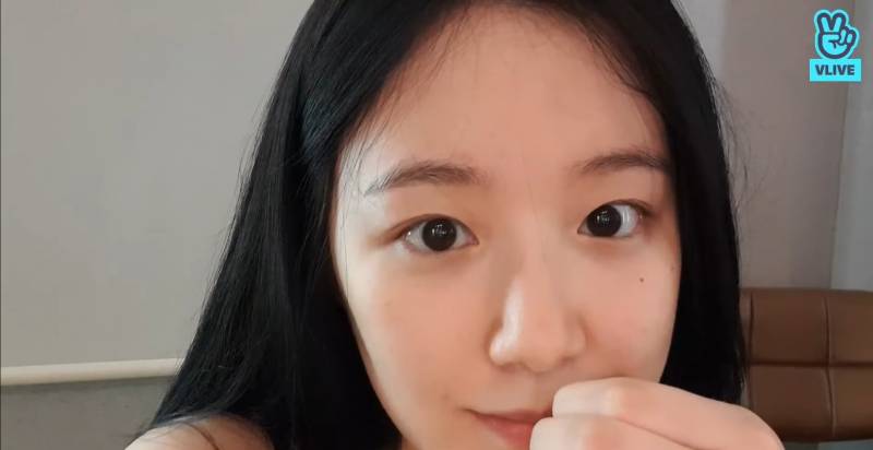 [잡담] 아는 사람 슈화 닮아보이는데 왜 그런걸까? | 인스티즈