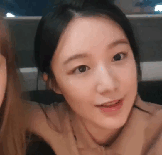 [잡담] 아는 사람 슈화 닮아보이는데 왜 그런걸까? | 인스티즈