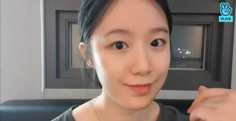 [잡담] 아는 사람 슈화 닮아보이는데 왜 그런걸까? | 인스티즈