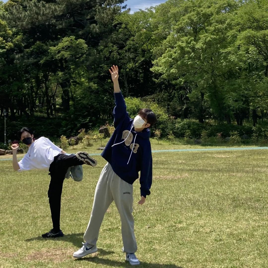 [잡담] 같은 숙소에서 잡지 5월호가 따로 나오는거 느좋ㅋㅋㅋㅋㅋㅋ | 인스티즈