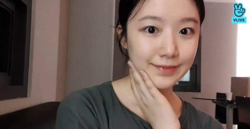 [잡담] 아는 사람 슈화 닮아보이는데 왜 그런걸까? | 인스티즈