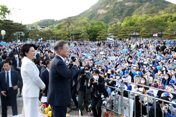 [잡담] ???: 와 윤석열 퇴거길 사람 모인것좀봐 | 인스티즈