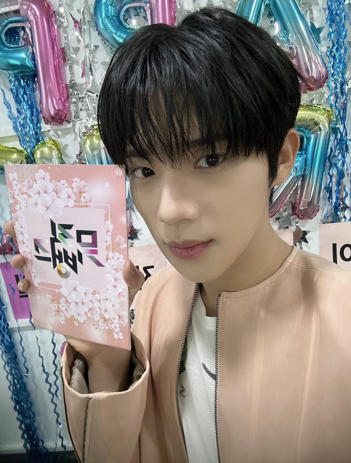 [잡담] 문상민 생일파티 열어준 뮤직뱅크 제작진🎉🎂 | 인스티즈