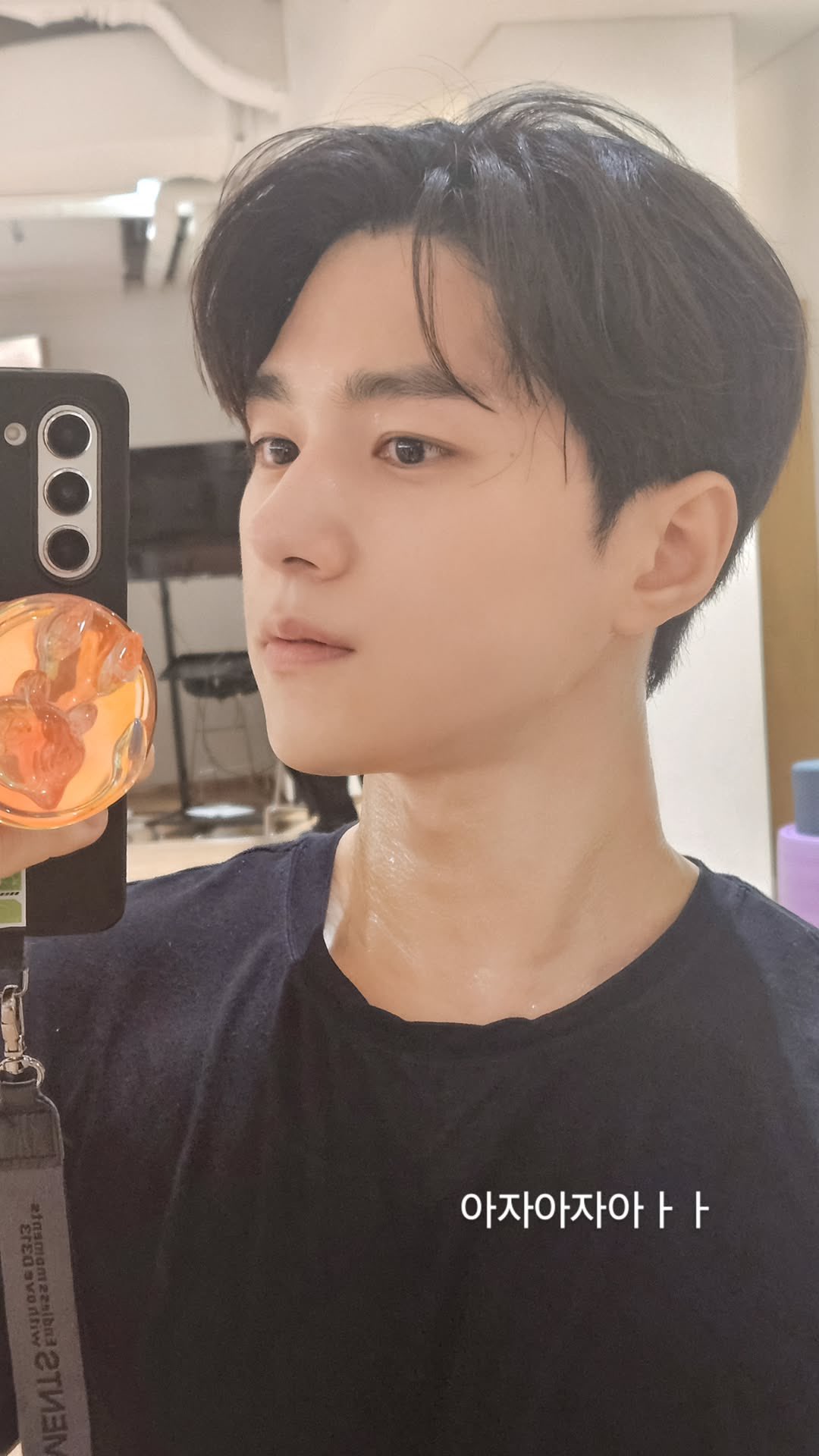 [잡담] 진짜 미남은 생얼에 땀 흘려도 잘생김.. | 인스티즈