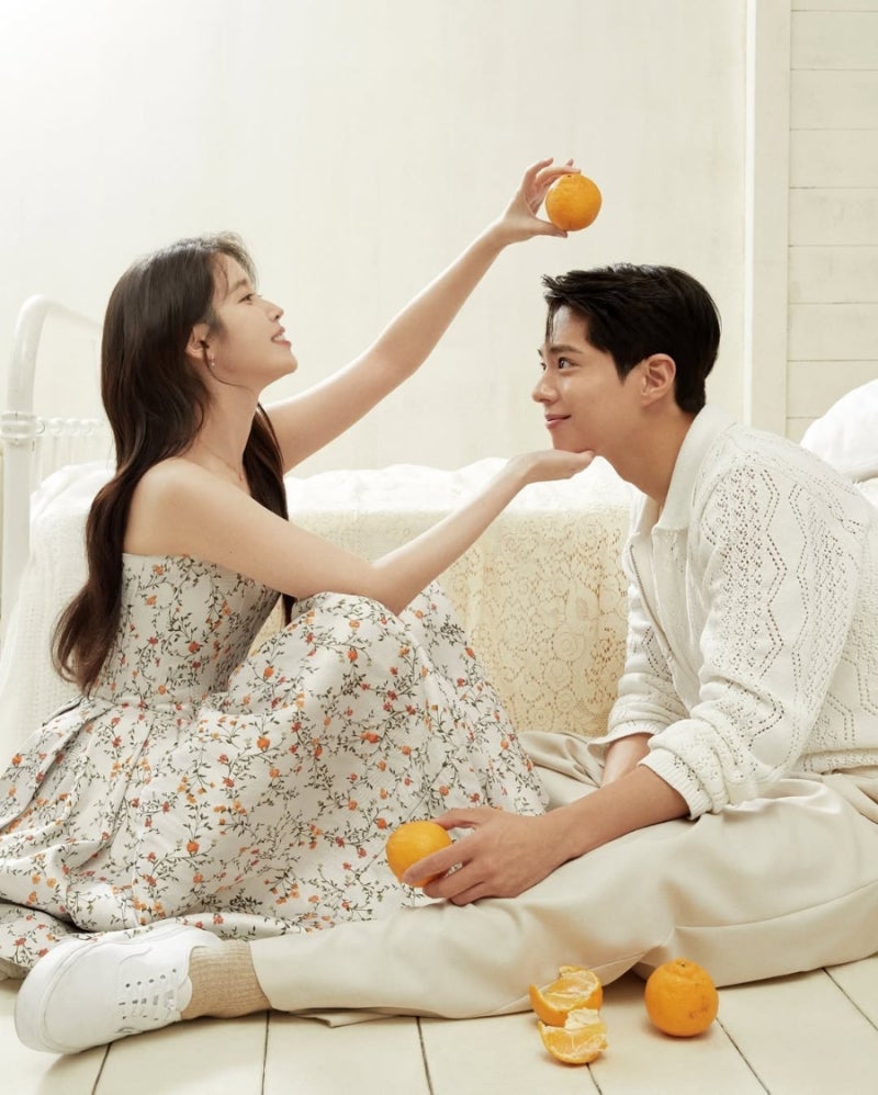 [잡담] 박보검 아이유 넷플 화보는 진짜 역대급임 지금봐도 | 인스티즈