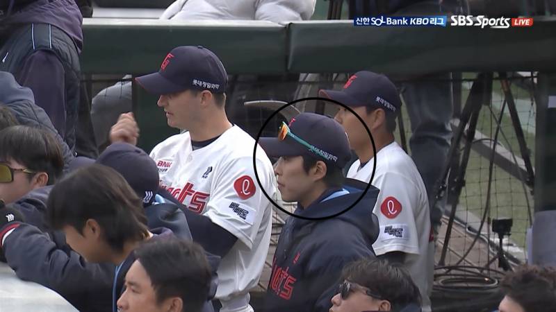 [잡담] 오늘 경기는 아니긴한데, 이 분도 선수이심? | 인스티즈
