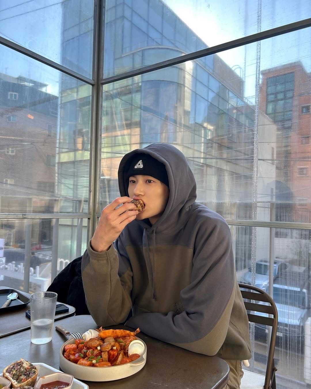 [잡담] 변우석은 사복이 넘 느좋이야 | 인스티즈
