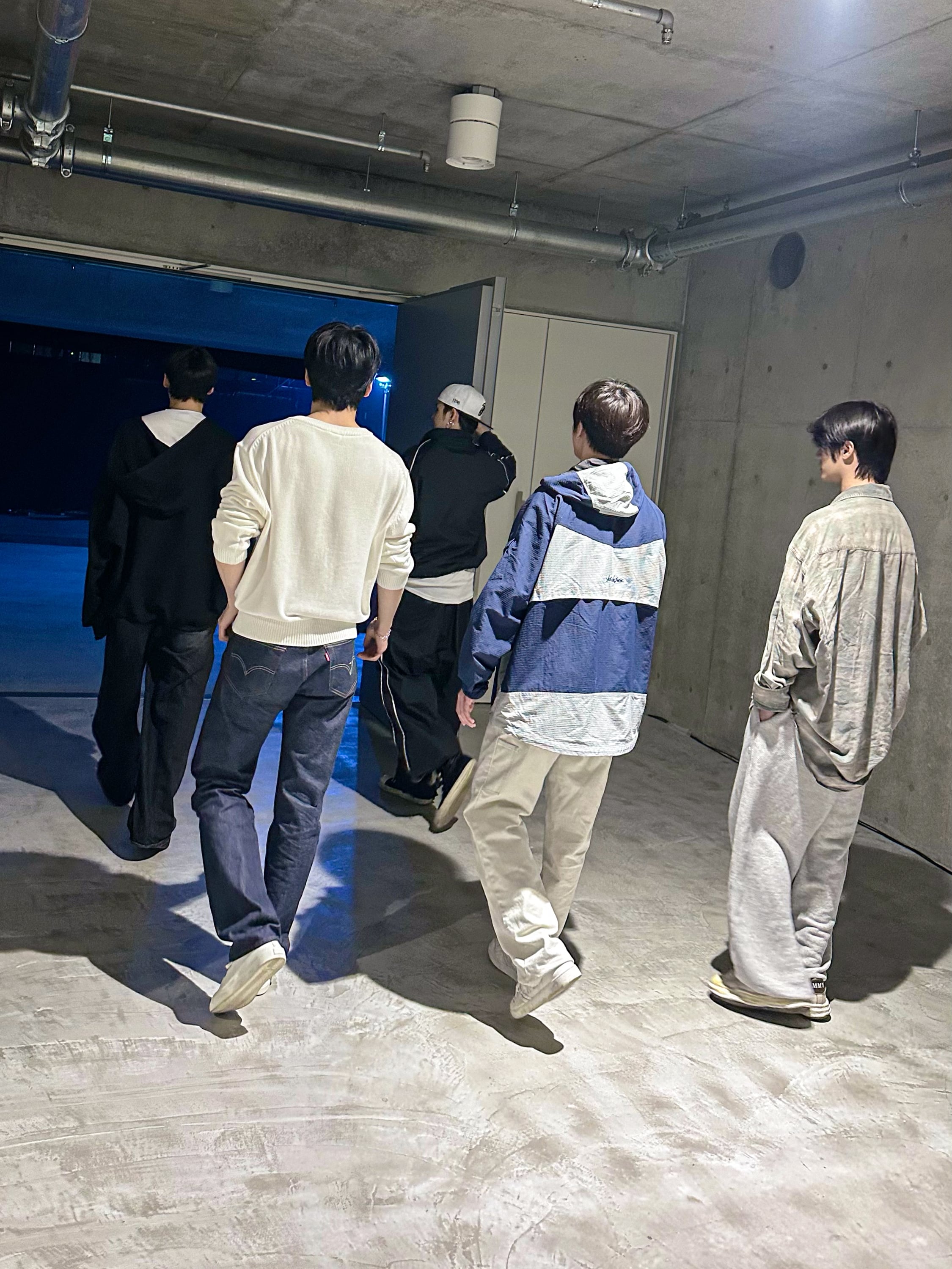 [잡담] 투바투 뭔가ㅋㅋ 이 사진 ㄹㅇ 엄청 거대해보여 | 인스티즈