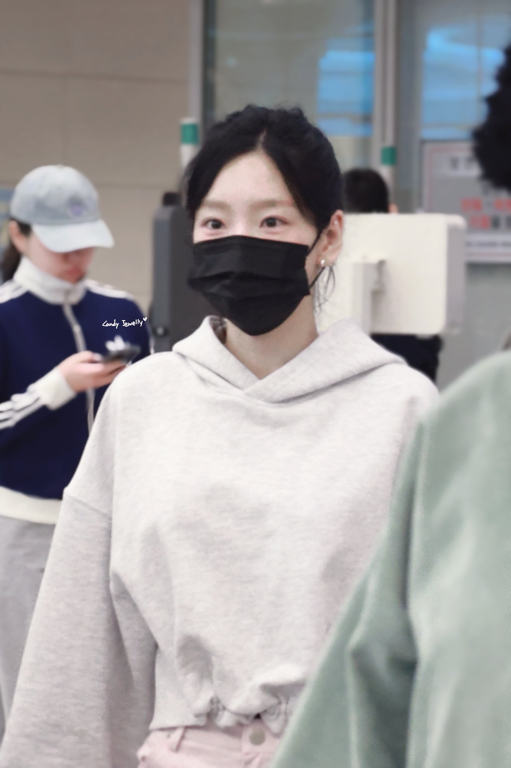 [잡담] 태연 오늘 공항 ㄹㅇ 초카와이하다 | 인스티즈