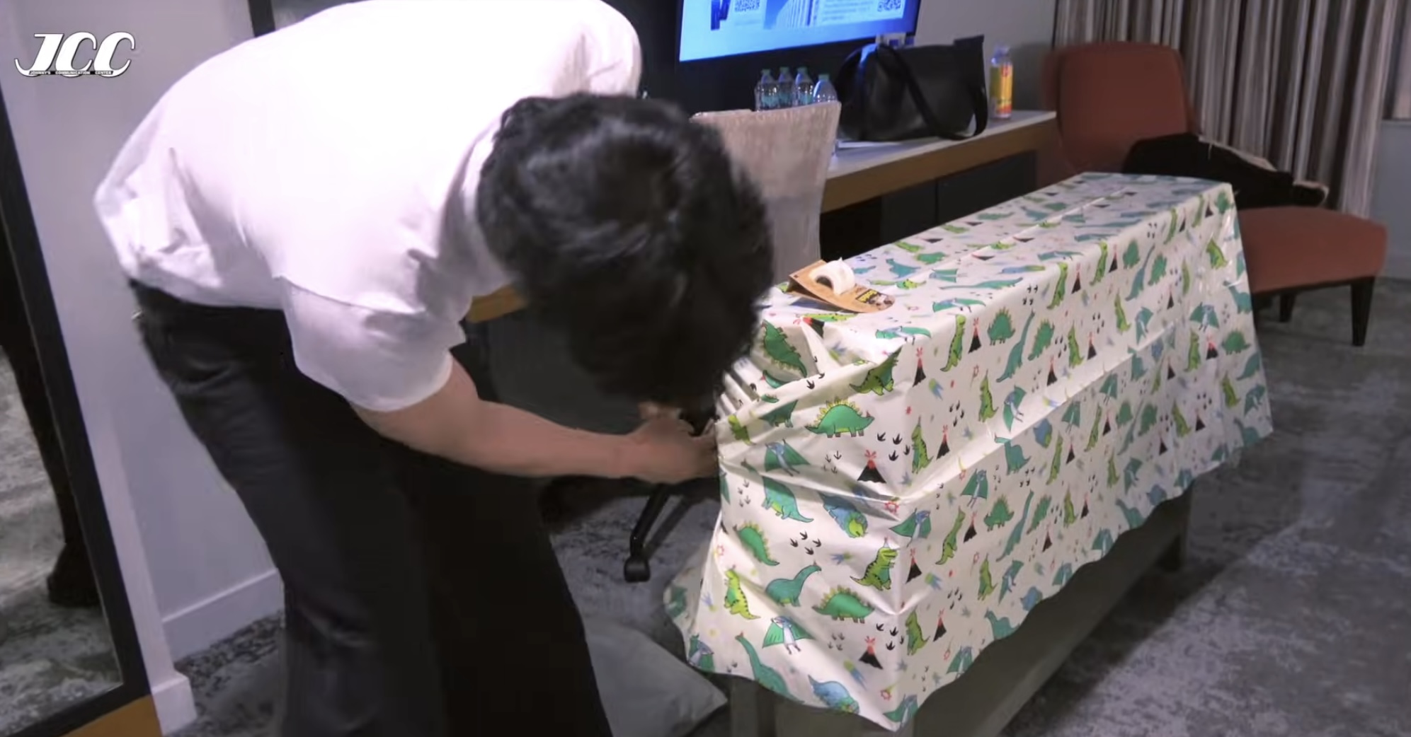 [잡담] 쟈니 도영이가 파티용품 쇼핑할 때 좀 기빨려하더니.. | 인스티즈