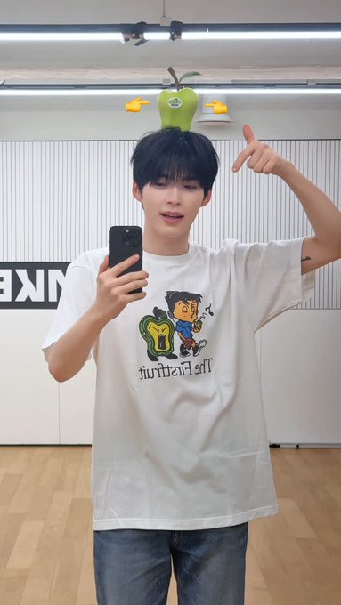 [잡담] 성한빈님 마크 티셔츠 입어주셨구나 | 인스티즈