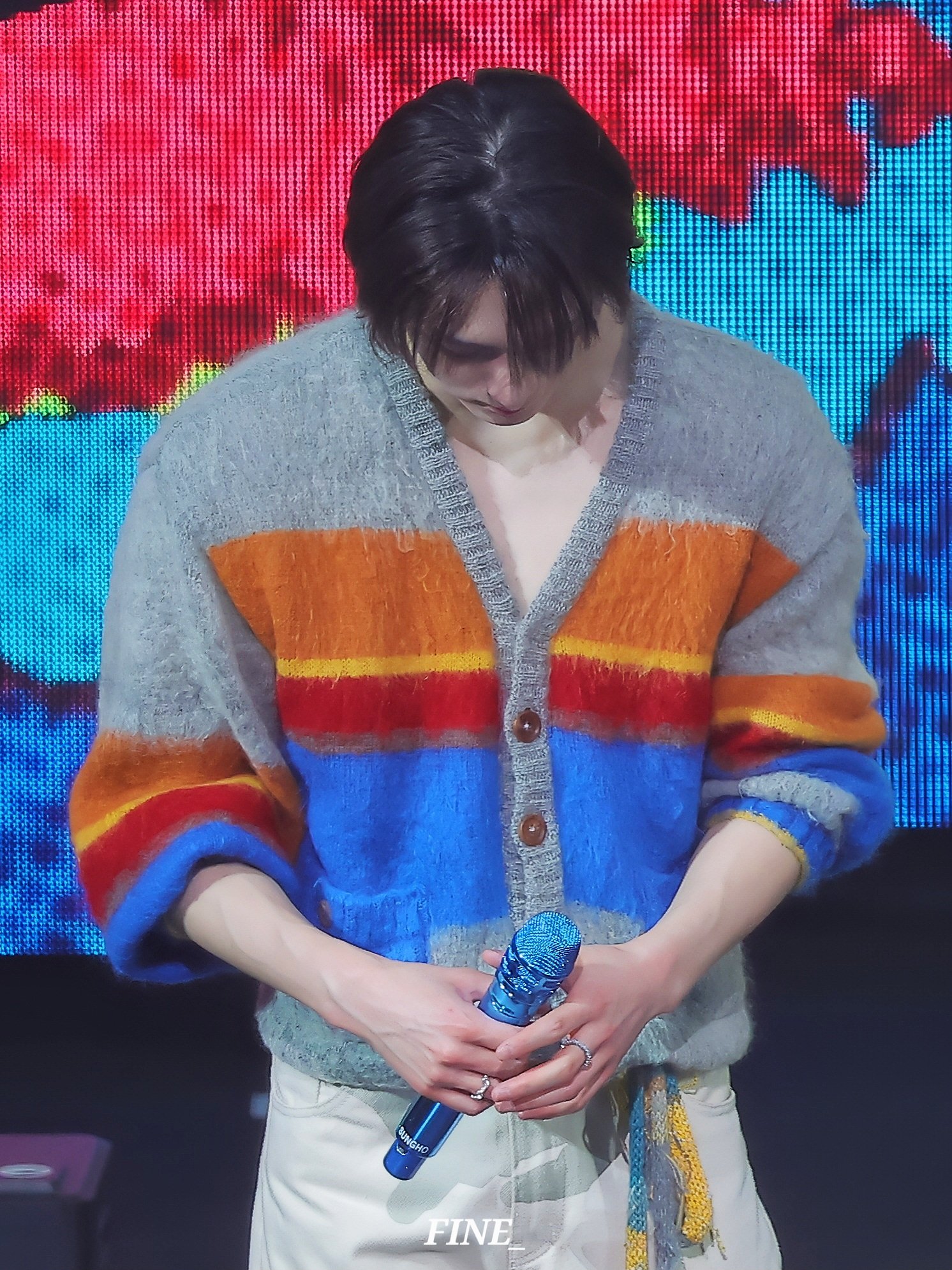 [잡담] 보넥도 성호 이번 투어 때 이 가디건을 입었었는데 | 인스티즈