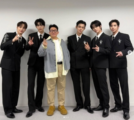 [정보/소식] 방시혁, 또 살 빠졌다..투바투 멤버들과 '소두 대결' 깜놀 | 인스티즈