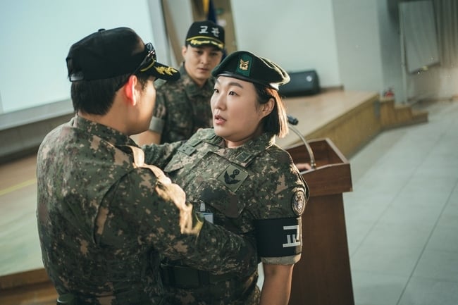 [정보/소식] '신병3' 러브라인 최초 등장교관 이수지, 남민우와 밀착 포옹에 일시정지 | 인스티즈