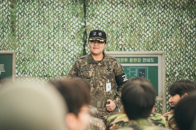[정보/소식] '신병3' 러브라인 최초 등장교관 이수지, 남민우와 밀착 포옹에 일시정지 | 인스티즈