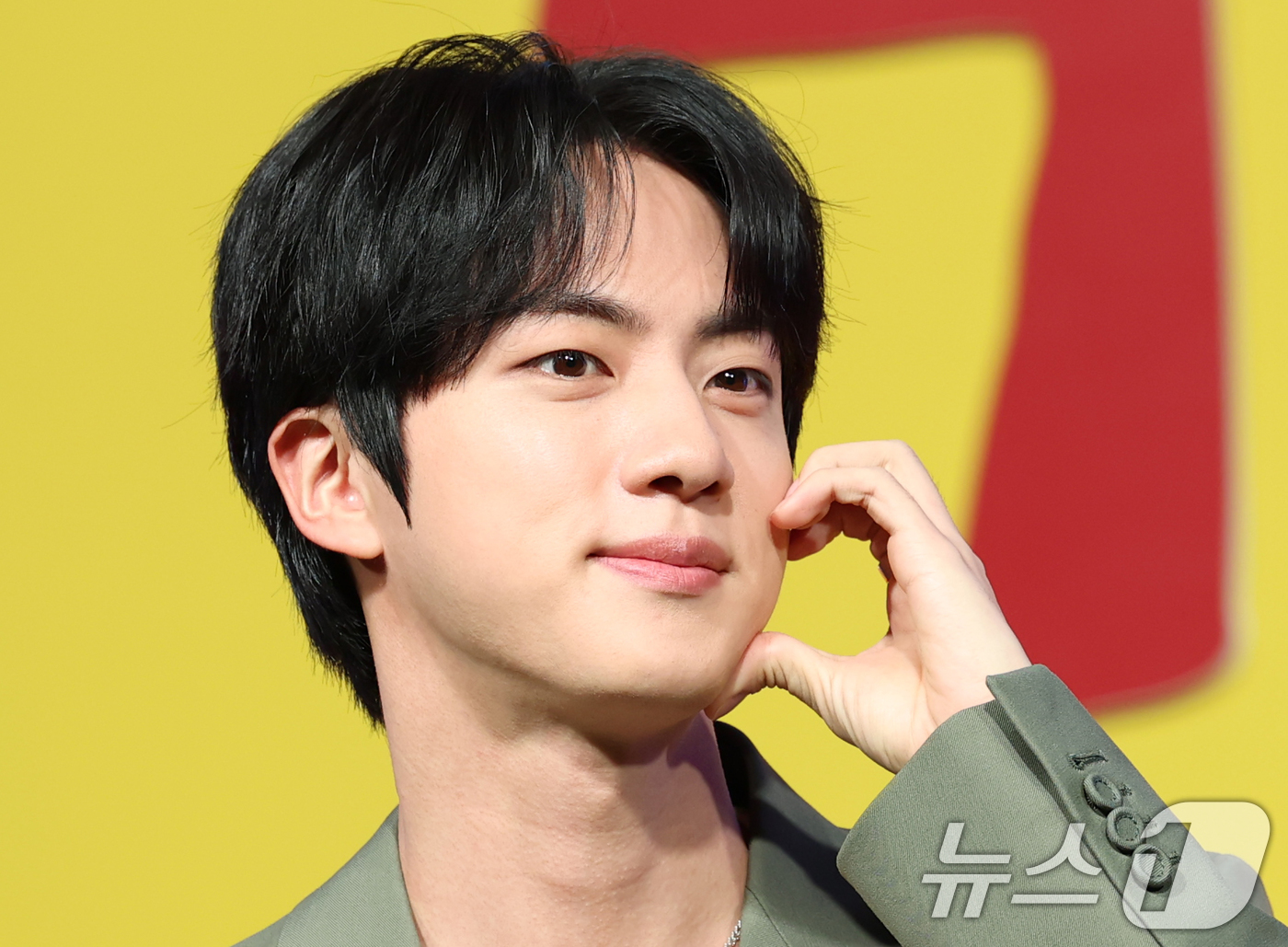 [잡담] 방탄 진 너무나 환상 속 서른넷의 얼굴을 하고계심 | 인스티즈