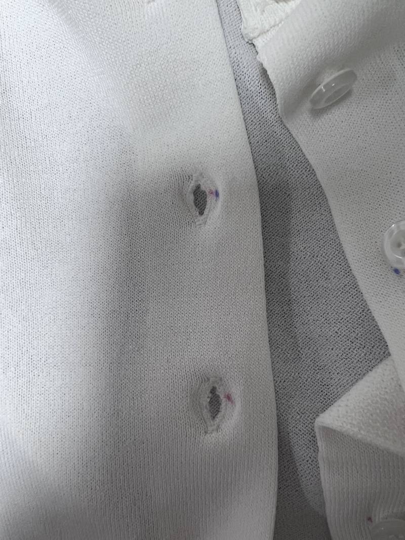 [잡담] 옷에 싸인펜??자국 묻어있는데 이거 불량이야...? | 인스티즈