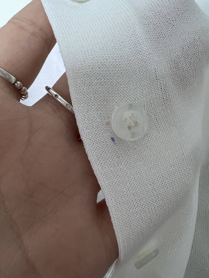 [잡담] 옷에 싸인펜??자국 묻어있는데 이거 불량이야...? | 인스티즈