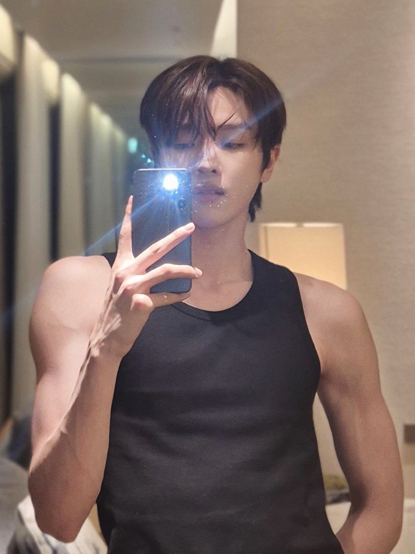 [잡담] 원빈이랑 성찬이 나시 ㅋㅋ | 인스티즈