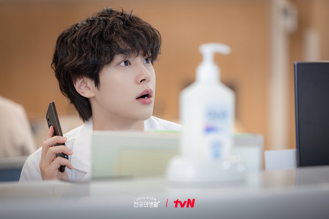[잡담] 슬전의 엄재일 스틸 다 너무 잘생기고 귀여워.. | 인스티즈