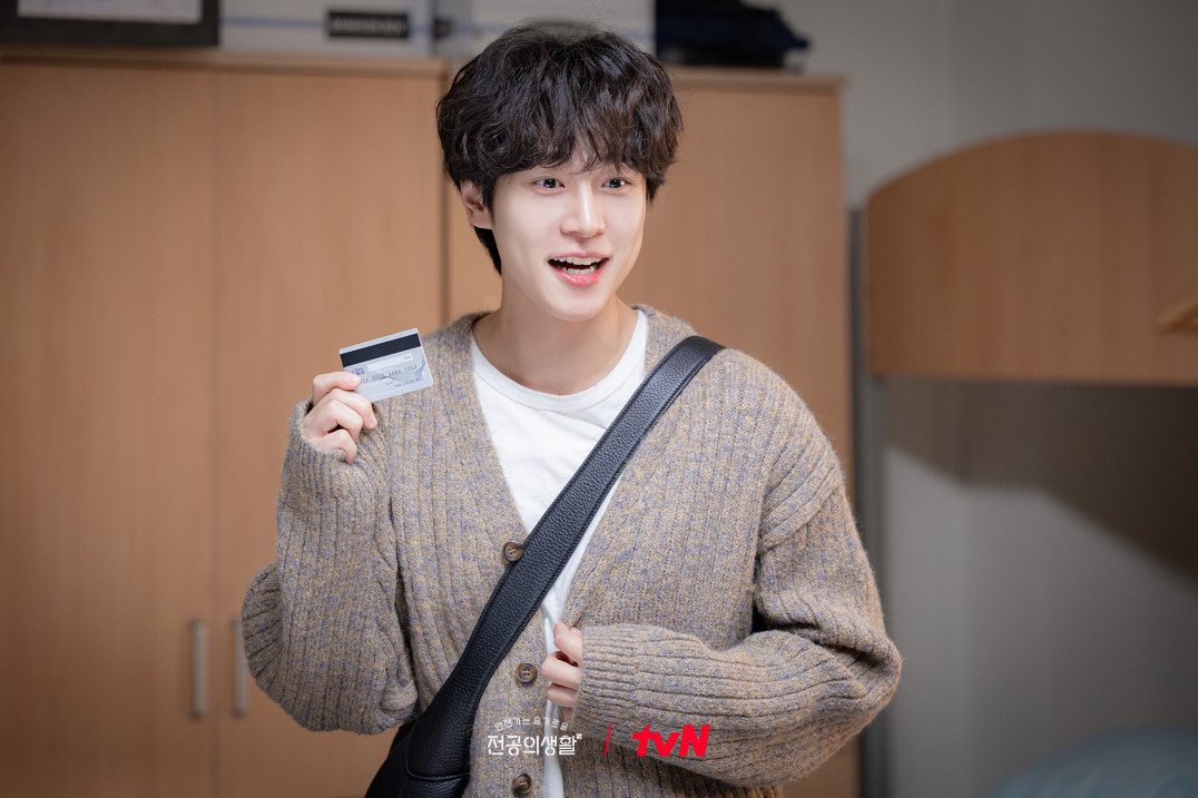 [잡담] 슬전의 엄재일 스틸 다 너무 잘생기고 귀여워.. | 인스티즈