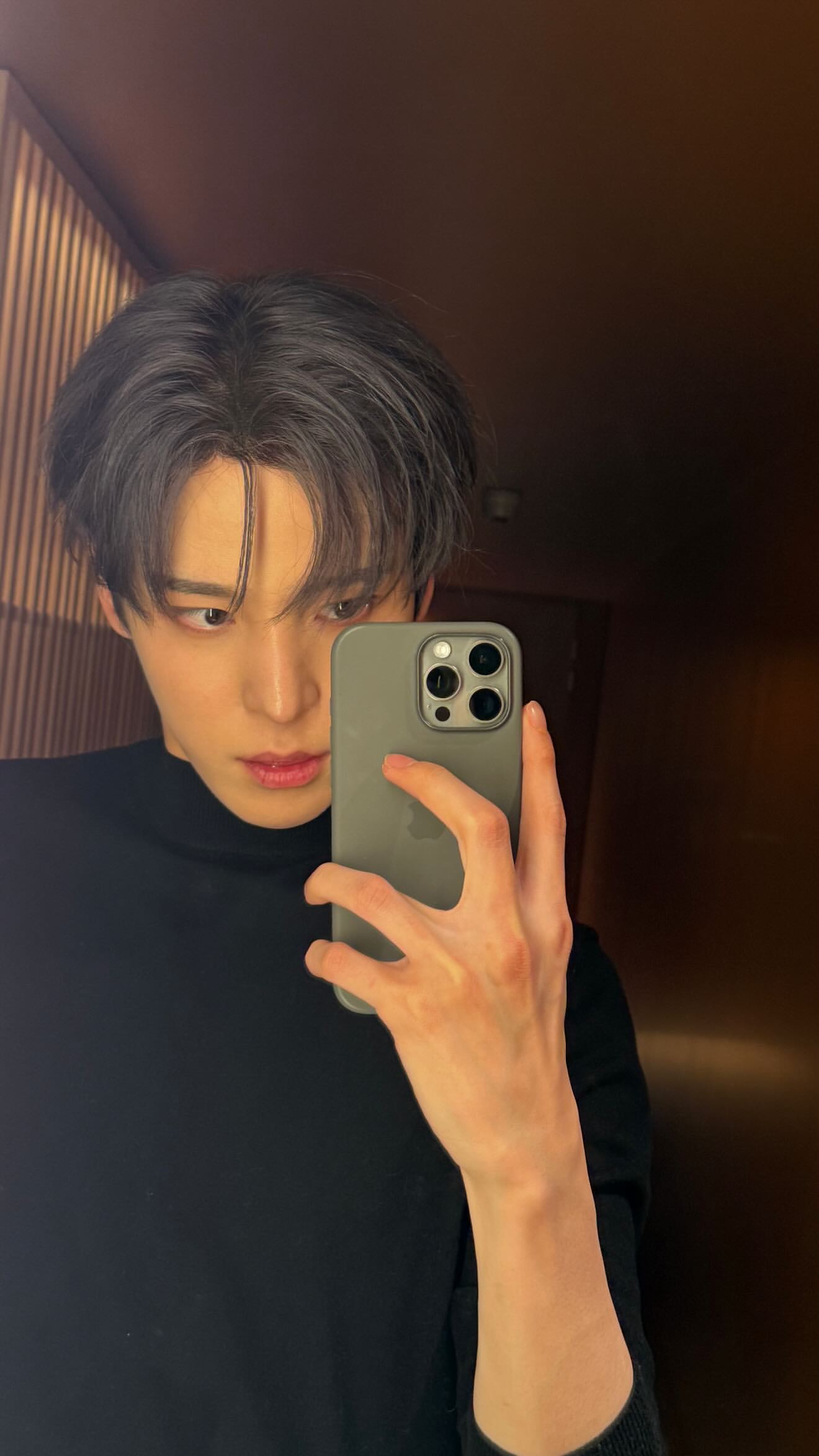[잡담] 에이티즈 윤호 너무 잘생김 | 인스티즈