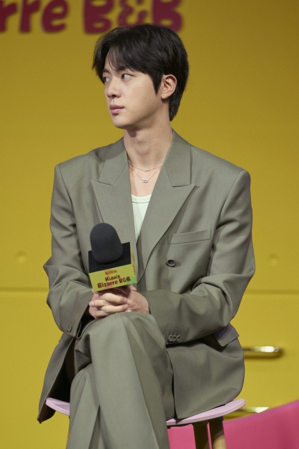 [잡담] 방탄 진 너무나 환상 속 서른넷의 얼굴을 하고계심 | 인스티즈