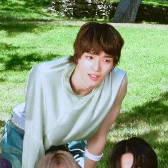 [잡담] 성찬이 이 사진 뭔가 그리스 신화 느낌 | 인스티즈