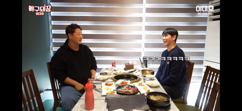 [잡담] 창기 선수 이렇게 빙구같이 웃는거 개좋아 | 인스티즈
