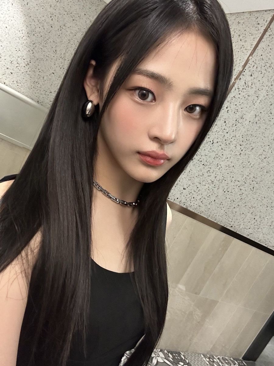 [잡담] 민지님 얼굴… 셀카… 넘 조왕 | 인스티즈