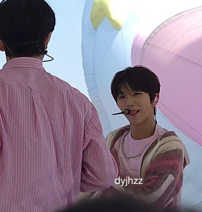 [잡담] 대영이 팝팝 안무중에 유우시랑 눈 마주치니까 메롱하는거봐 ㅋㅋㅋㅋ | 인스티즈