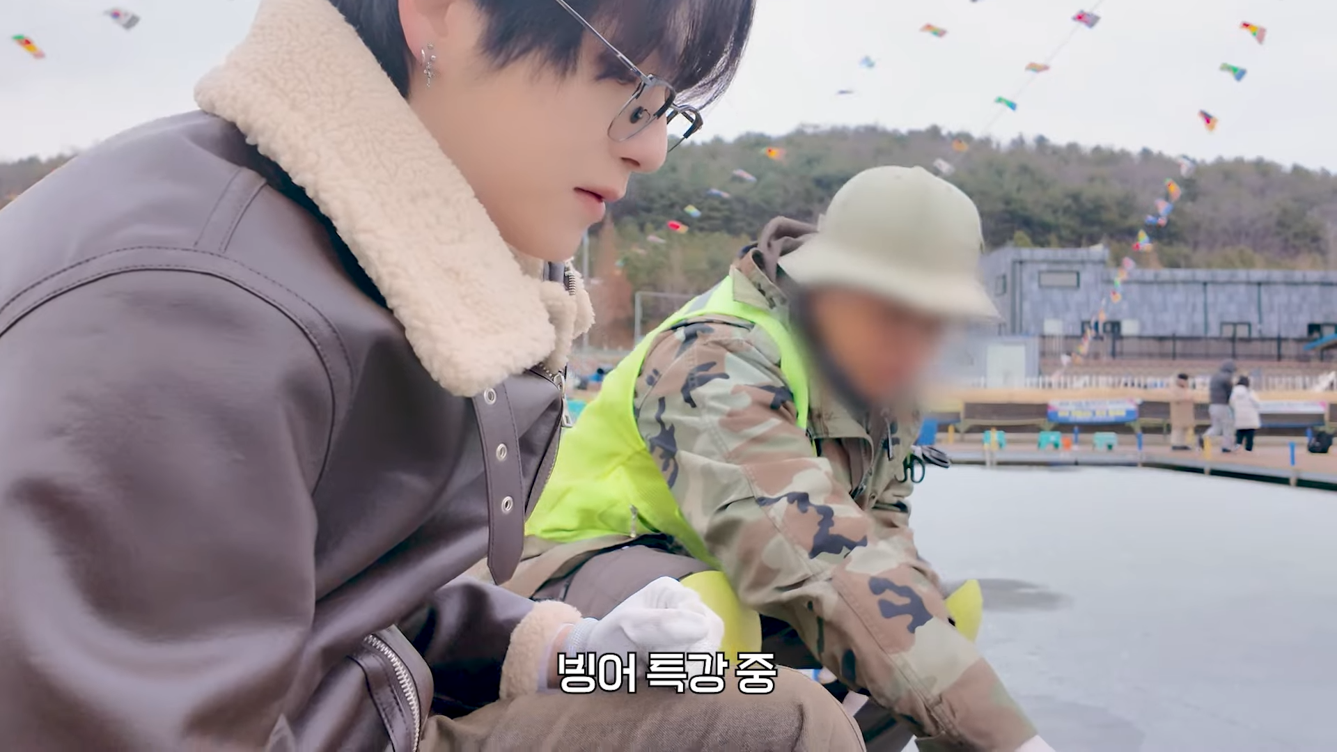 [잡담] 무스탕 입고 낚시하러 가서 빙어한테 감정이입 하는 아이돌 | 인스티즈